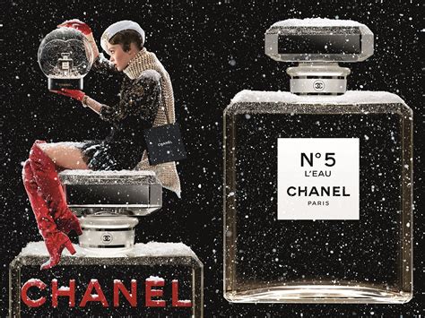 Chanel Celebrates the Holiday Season and the No. 5 Fragrance